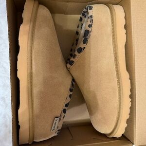 BearPaw Tan Suede Loafers with Patterned Trim